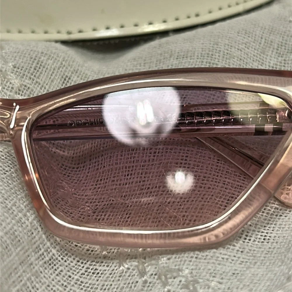 Blenders Orchid Party sunglasses with case